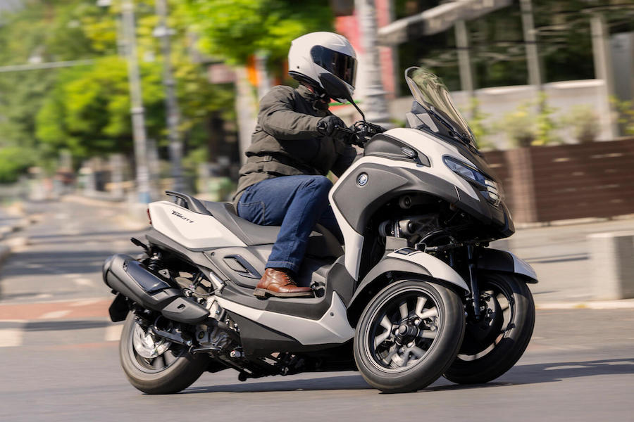 Yamaha Tricity 300 2026, Skutik Roda 3 Pertama Berfitur Airbag