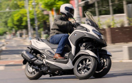 Yamaha Tricity 300 2026, Skutik Roda 3 Pertama Berfitur Airbag