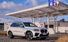 BMW iX5 Hydrogen akan Siap Produksi di Jerman
