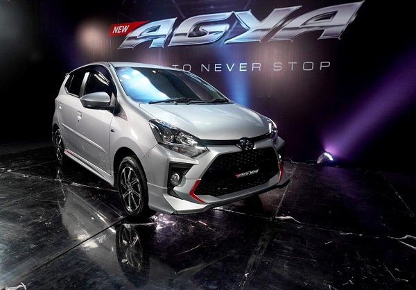 Ini Beda Harga New Toyota Agya dan New Daihatsu Ayla