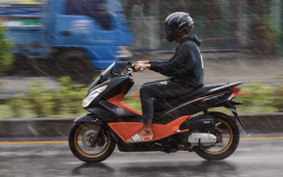 Bikers, Jangan Lupa Lakukan Ini Usai Terjang Hujan