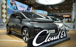 Intip Kebaruan Wuling New Cloud EV yang Melantai di IIMS 2025