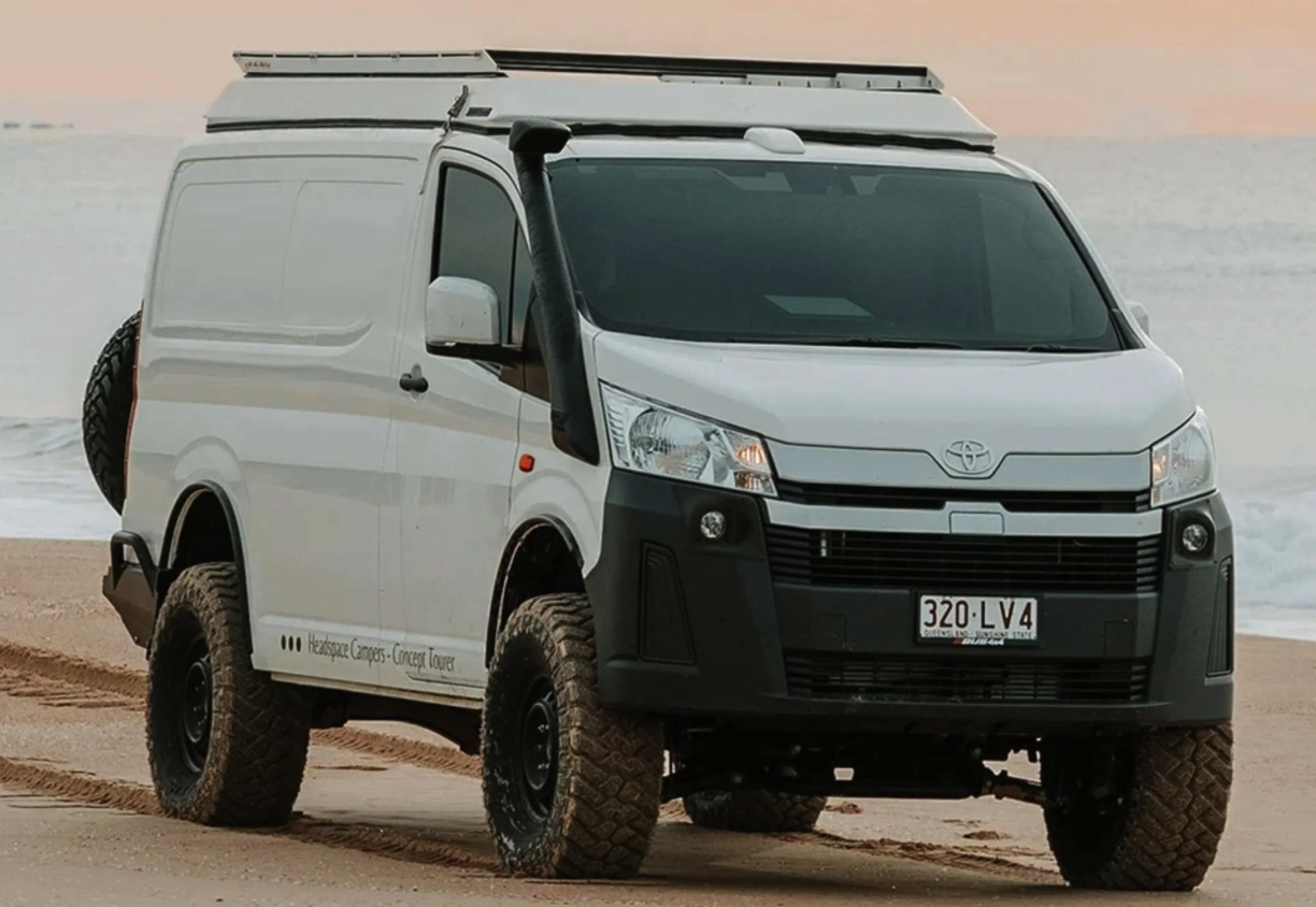 Toyota HiAce 4x4 Paling Buas Siap Terabas Medan Ekstrem, Land Cruiser Lewat!