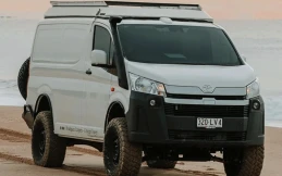 Toyota HiAce 4x4 Paling Buas Siap Terabas Medan Ekstrem, Land Cruiser Lewat!