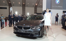 New BMW 320i Sport Diluncurkan di IIMS Hybrid 2022