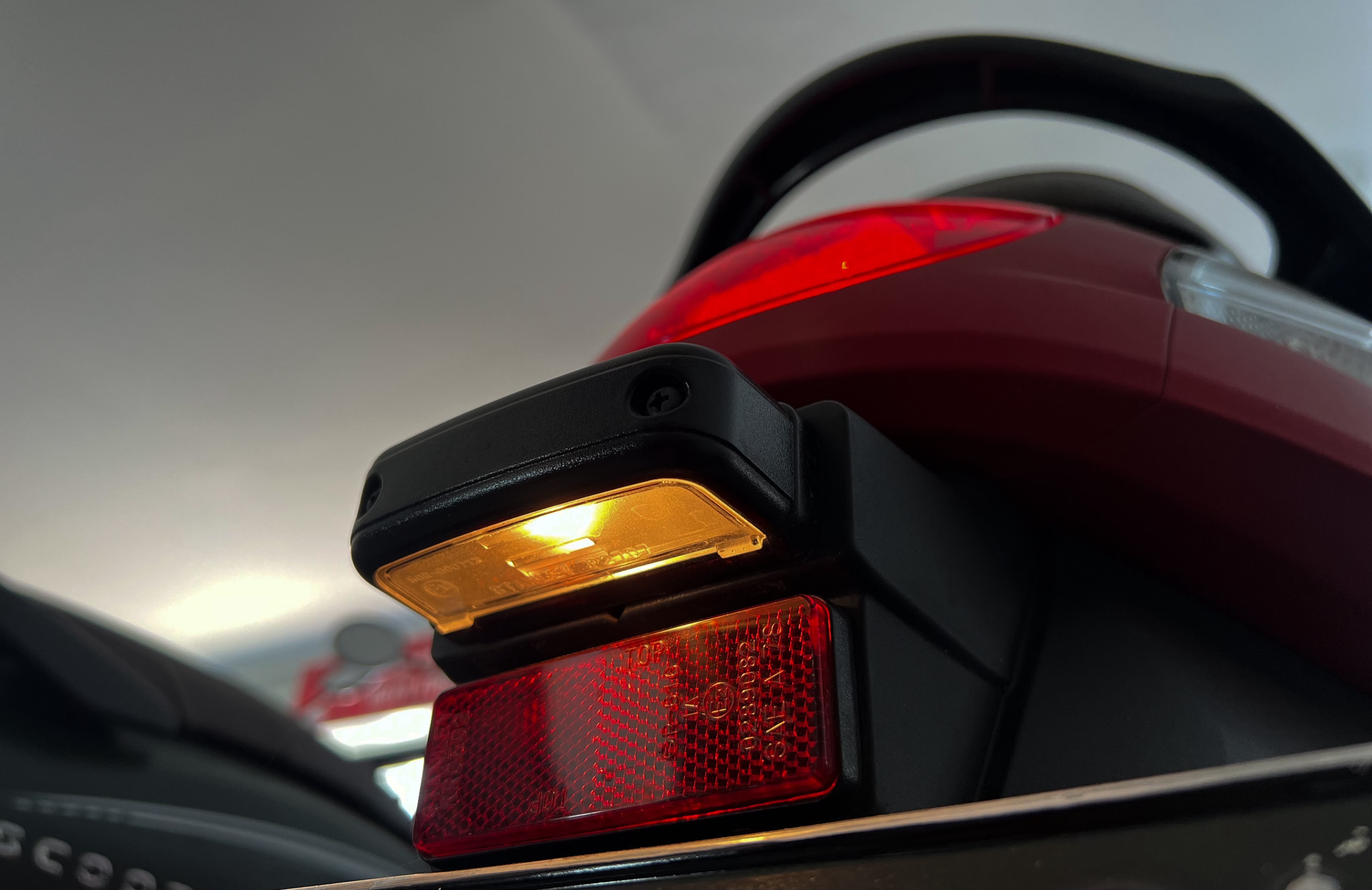 Ketahui Fungsi Lampu Penerang Pelat Nomor Belakang Sepeda Motor