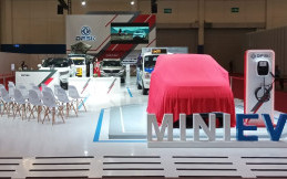 DFSK Tampilkan 11 Display Dan 2 Mobil Listrik Terbaru di IIMS 2023