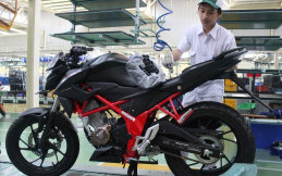 Honda CB150R StreetFire Hadir Dengan Warna Baru