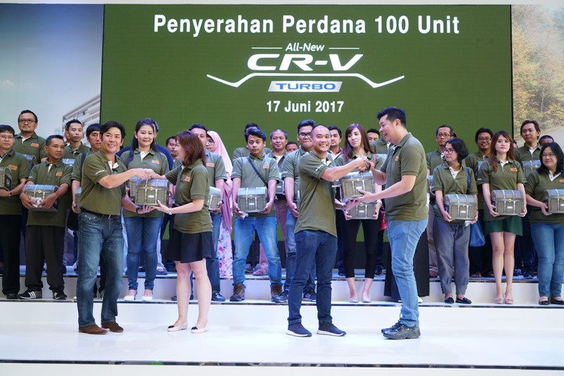 HPM Serahkan 100 unit All New Honda CR-V Turbo kepada konsumen