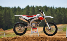 Rayakan Ulang Tahun, Yamaha Rilis Edisi Spesial 70 Tahun Seri YZ