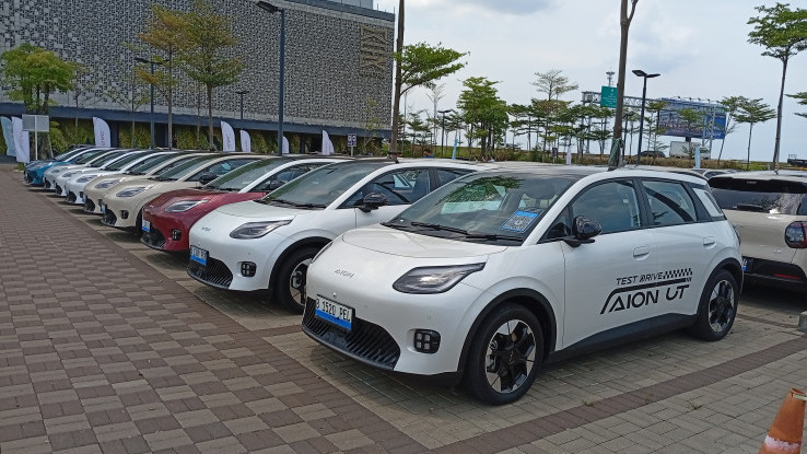 Jajaki Pasar Jepang, 2.000 Unit Aion UT dan V Siap Dipasarkan