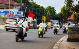 Komunitas Vespa Purwakarta Rayakan Kemerdekaan RI