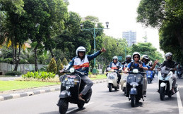 Pertamina Uji Ketangguhan Enviro 2T ke Pemilik Scooter Vespa Lawas