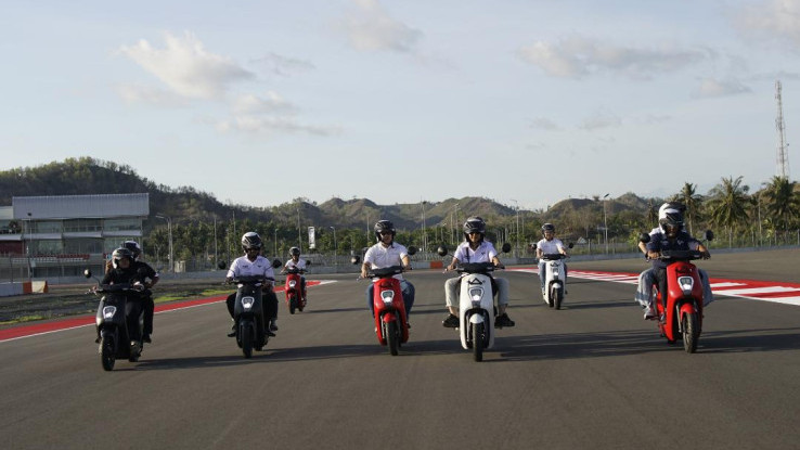 Motor Listrik Honda EM1 e: Resmi Jadi Transportasi Tim Balap di Sirkuit Mandalika