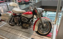 Profil dan Galeri Harley-Davidson Electra-Glide FLH