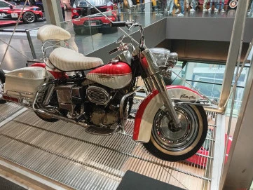 Profil dan Galeri Harley-Davidson Electra-Glide FLH
