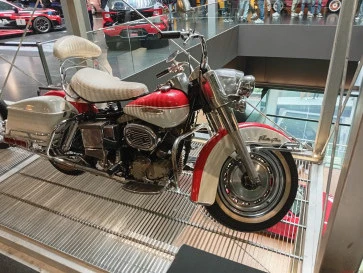 Profil dan Galeri Harley-Davidson Electra-Glide FLH