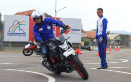 Intip Serunya Para MC Acara Ikuti Pelatihan Safety Riding 