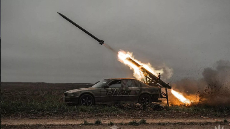 BMW 7 Series E38 Ini Nekat Tempuh Modifikasi Militer, Kok Bisa?