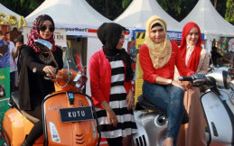 Sambut Ramadan, Kutu Vespa Tampilkan Model Hijab 