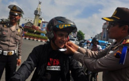 Berbahaya Pakai Helm yang Ada Siku dan Tonjolan