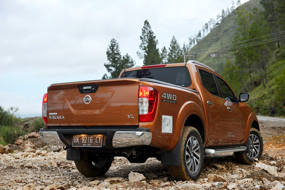 Ini Keunggulan Nissan NP300 Navara Tipe SL dan Mide Grade