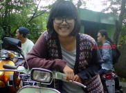 Dwi, Mahasiswi yang Mengerti Ngutik Mesin Vespa