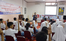 MPM Gelar Edukasi Safety Riding di SMAN 6 Surabaya