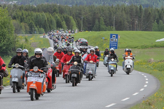 Ribuan Pengendara Vespa Kumpul di World Days 2015 