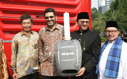 Bus Pariwisata Transjakarta Di Sponsori Coca Cola