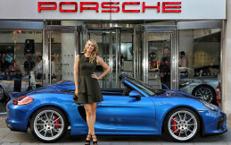 Maria Sharapova Jajal Porsche Boxster Spyder Baru