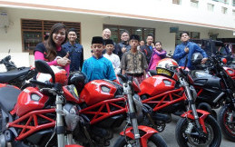 Komunitas Moge Serbu Panti Asuhan
