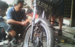  Ayah Motor, Bengkelnya Motor Tua