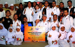 Ridiss Bikerz Boys yang Diketuai Raffi Ahmad Santuni Anak Yatim