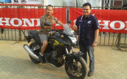 Teddy Suryadi Konsumen Pertama yang Menerima Honda CB500X di DAM