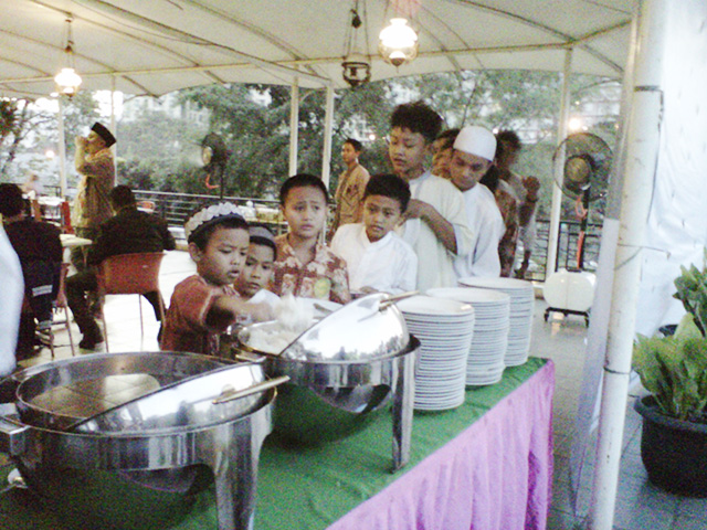 Forwot Buka bersama Anak Yatim