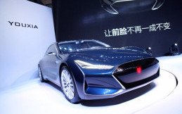 Youxia X, klon Tesla Model S Dicampur KITT
