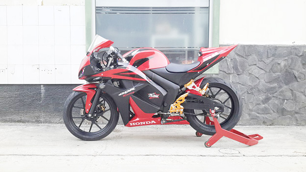 Si Merah Motor Gahar