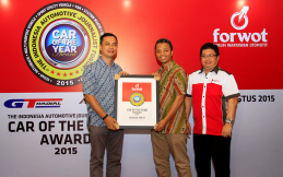 HONDA HR-V TERPILIH SEBAGAI FORWOT CAR OF THE YEAR 2015