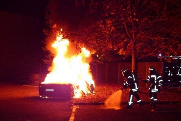 Remaja Bakar Ferrari 458