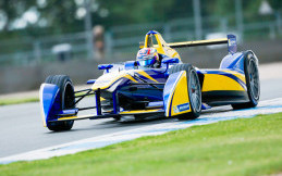 Sebastien Buemi Catat Waktu Tercepat Uji Coba Formula E Di Sirkuit Donington Park