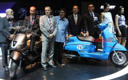 SKUTER PEUGEOT RESMI MEJENG DI IIMS 2015