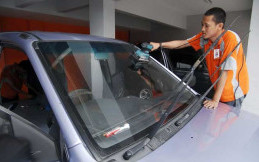 Tips Mudah Hilangkan Goresan di Kaca Mobil