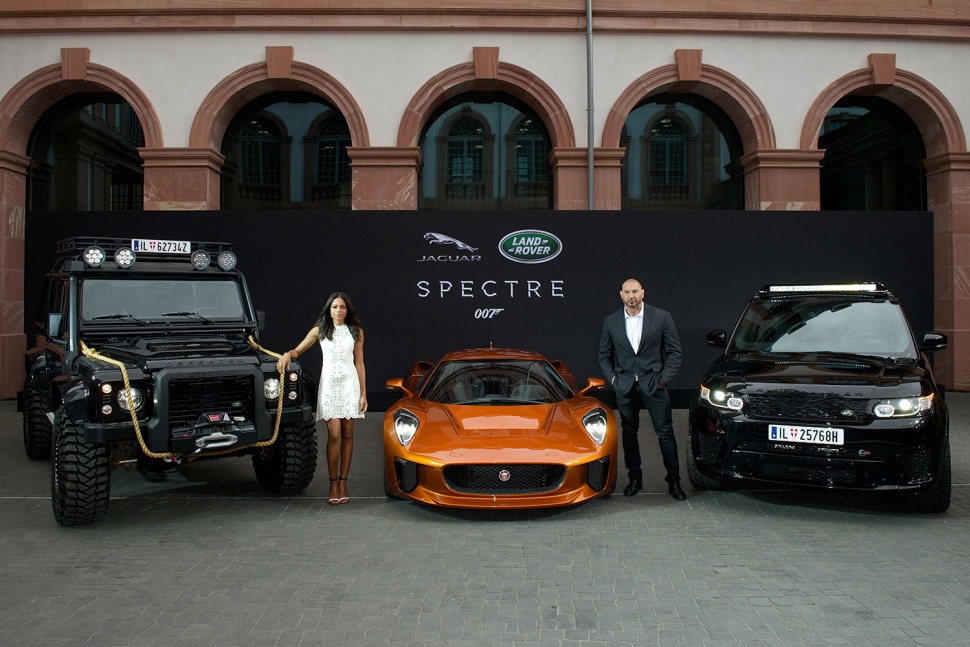 Naomie Harris Pamerkan Deretan Mobil Supercar dalam Film Terbaru 007 di Frankfurt Motor Show 2015