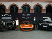 Naomie Harris Pamerkan Deretan Mobil Supercar dalam Film Terbaru 007 di Frankfurt Motor Show 2015