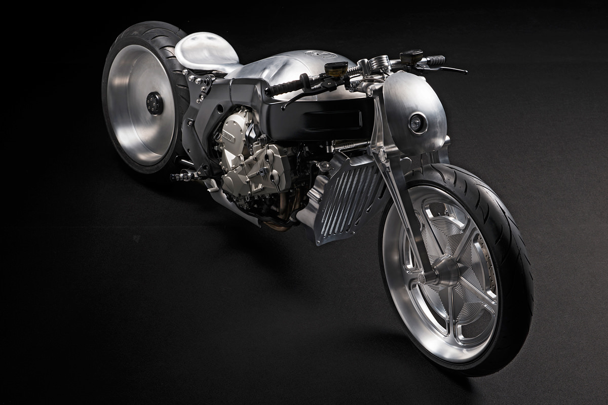 Hasil Modifikasi BMW K1600 GTL oleh customizer Jepang