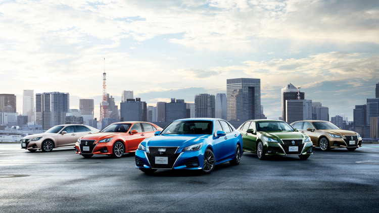 Toyota Crown dengan Wajah Baru akan Hadir di Tokyo Motor Show 2015