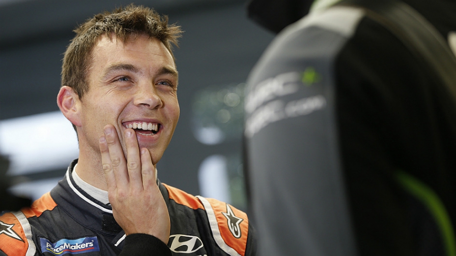 Hyundai Motorsport Perpanjang Kontrak Hayden Paddon Hingga 2018