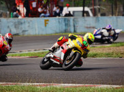 Honda Wahana Dunia Motor Raih Dua Piala Dalam Ajang Nasional Indonesia Road Racing Championship 2015 