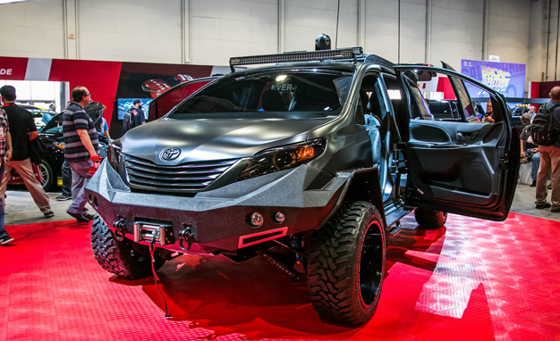 Mobil Tempur Toyota UUV Hadir di SEMA Show 2015